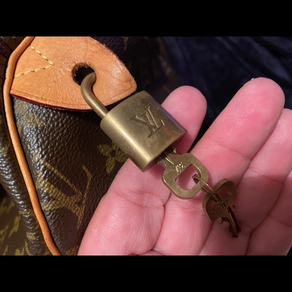 Authentic Louis Vuitton speedy 40 - Picture 4 of 16